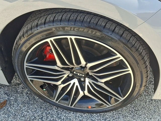 2023 Kia Stinger GT - Image 8 of 19
