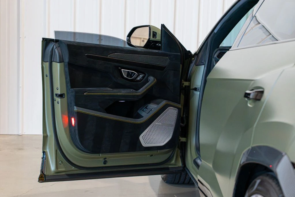 2023 Lamborghini Urus - Image 26 of 31