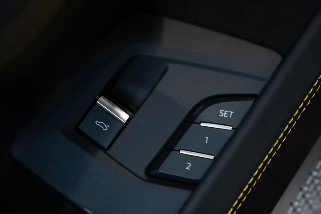 2023 Lamborghini Urus - Image 28 of 31