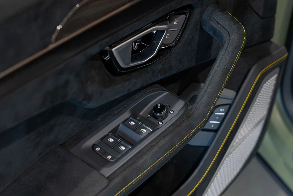 2023 Lamborghini Urus - Image 27 of 31