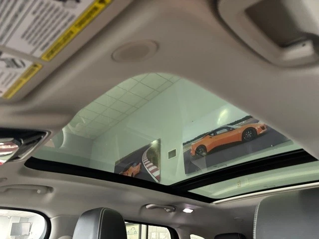 2023 Land Rover Range Rover L460 - Image 5 of 12