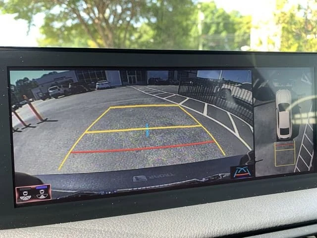 2023 Lexus IS 3rd Gen - Image 22 of 31