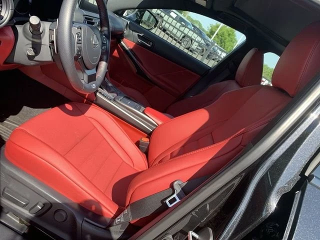 2023 Lexus IS 3rd Gen - Image 18 of 31