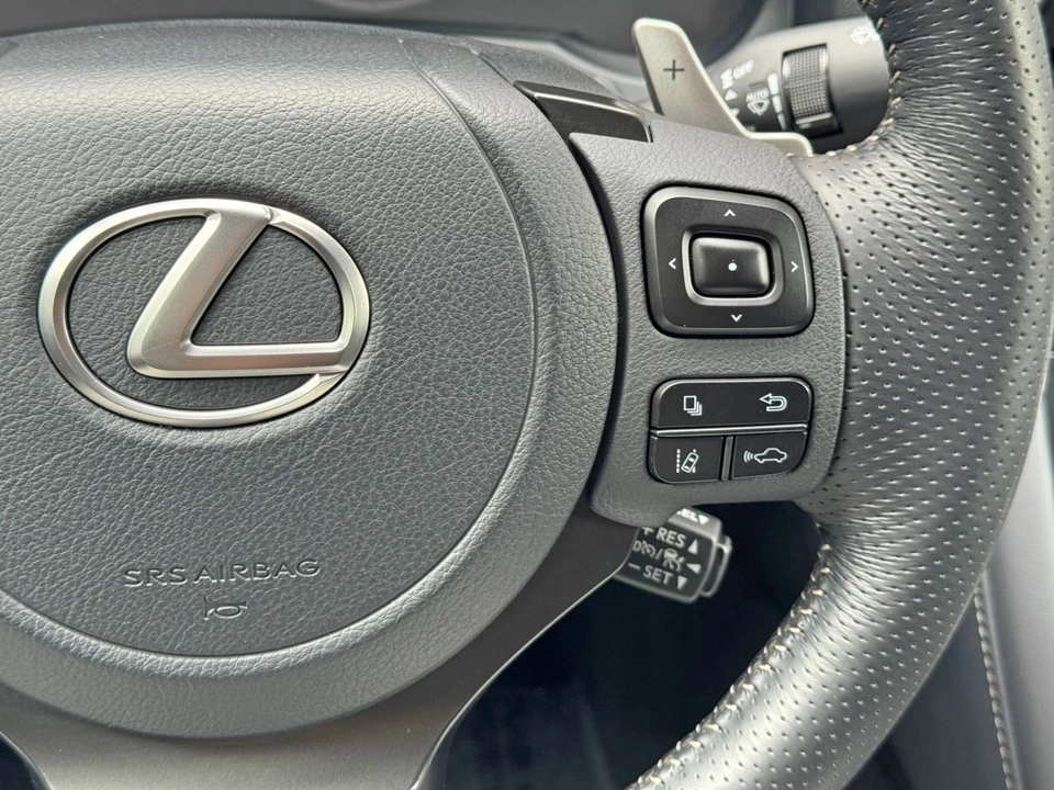 2023 Lexus IS - Image 24 of 31