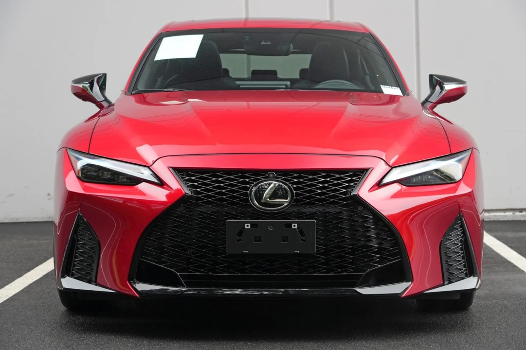 2023 Lexus IS - Image 7 of 31
