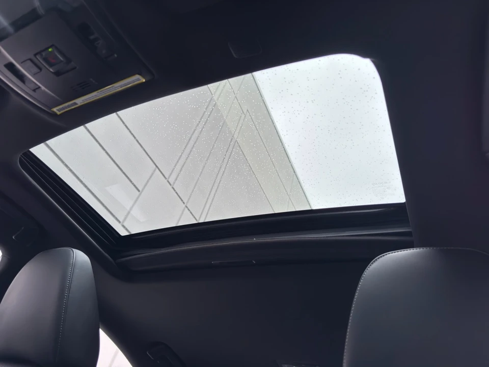 2023 Lexus IS - Image 12 of 31