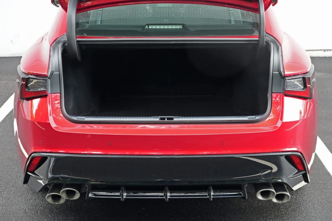 2023 Lexus IS - Image 10 of 31