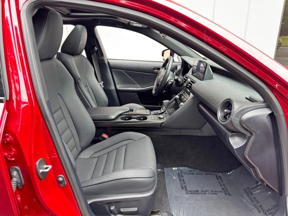 2023 Lexus IS - Image 16 of 31