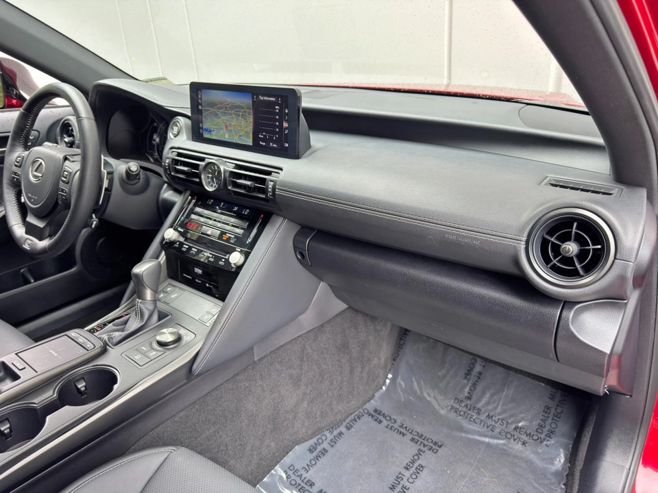 2023 Lexus IS - Image 15 of 31