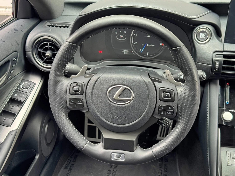 2023 Lexus IS - Image 22 of 31