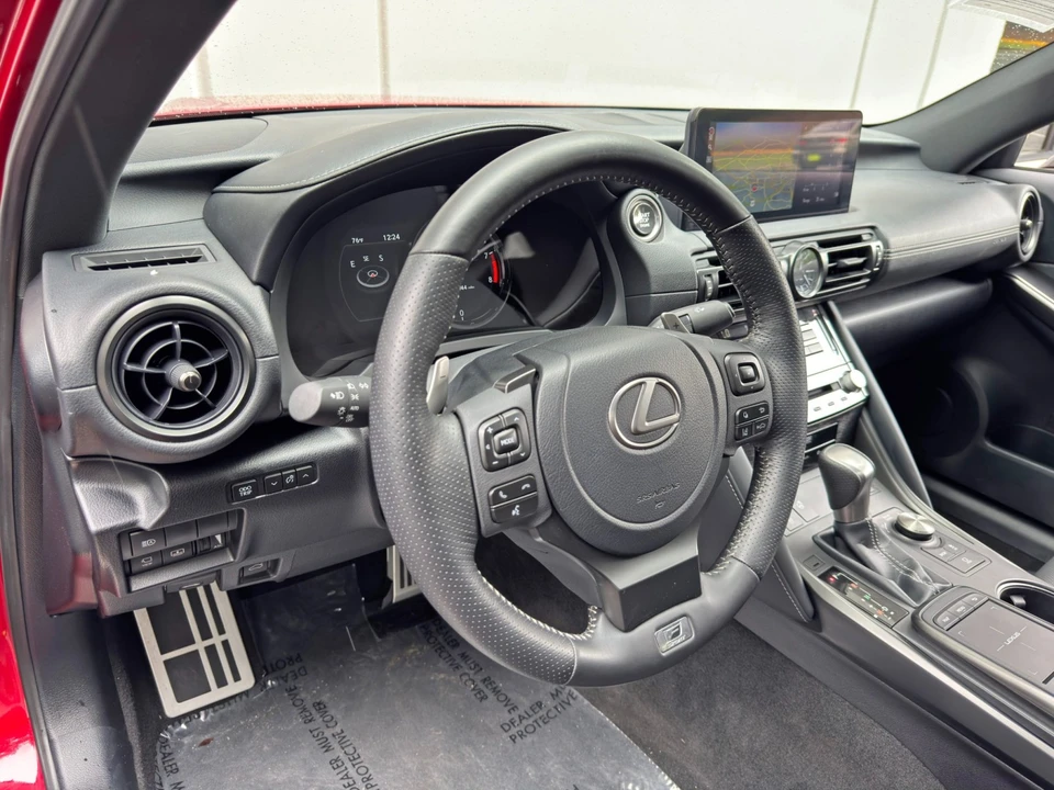 2023 Lexus IS - Image 14 of 31