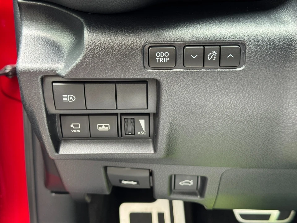 2023 Lexus IS - Image 19 of 31