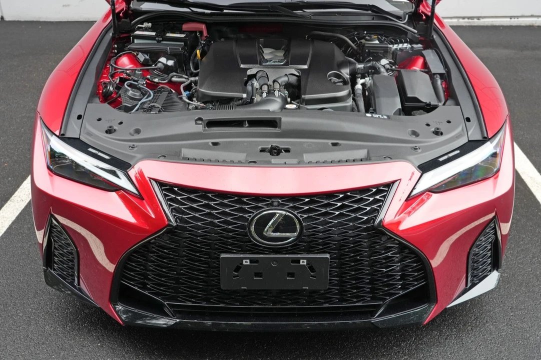 2023 Lexus IS - Image 8 of 31