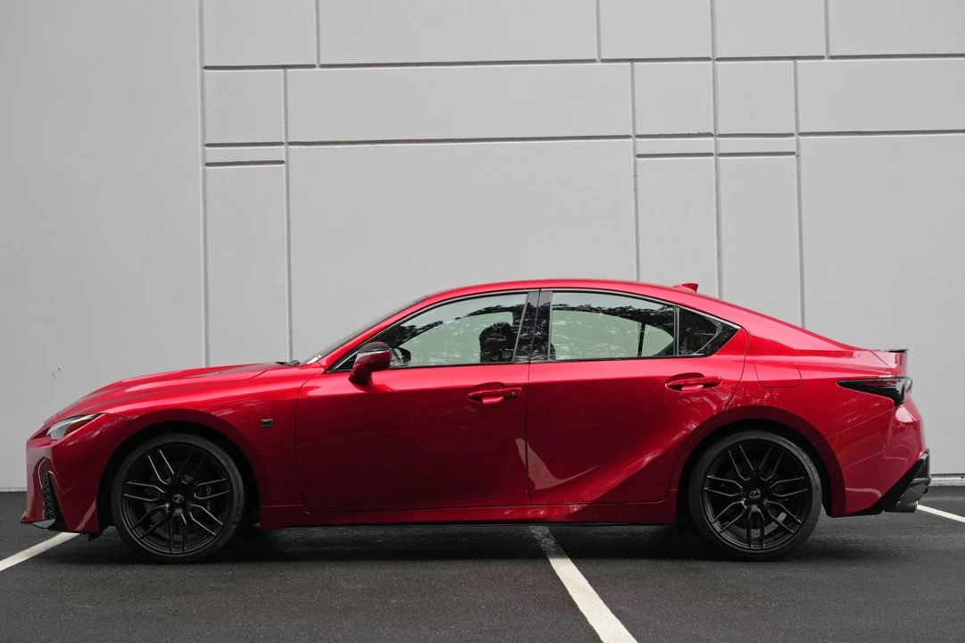 2023 Lexus IS - Image 9 of 31