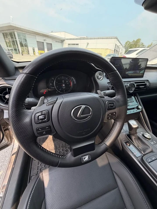 2023 Lexus IS 3rd Gen - Image 15 of 19