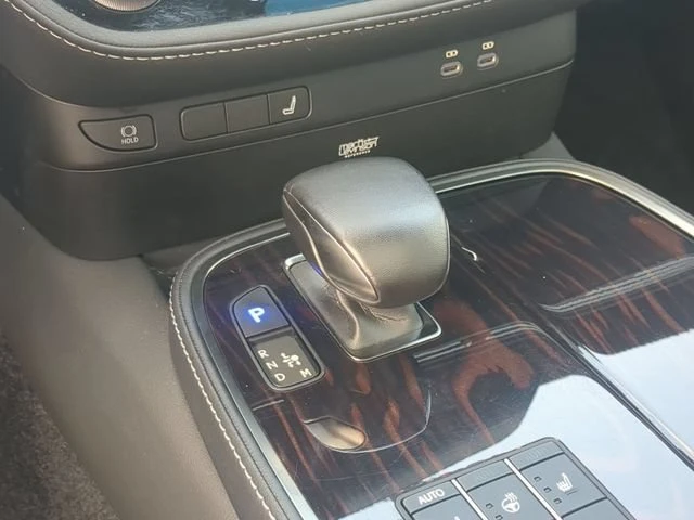 2023 Lexus LS 5th Gen - Image 12 of 13