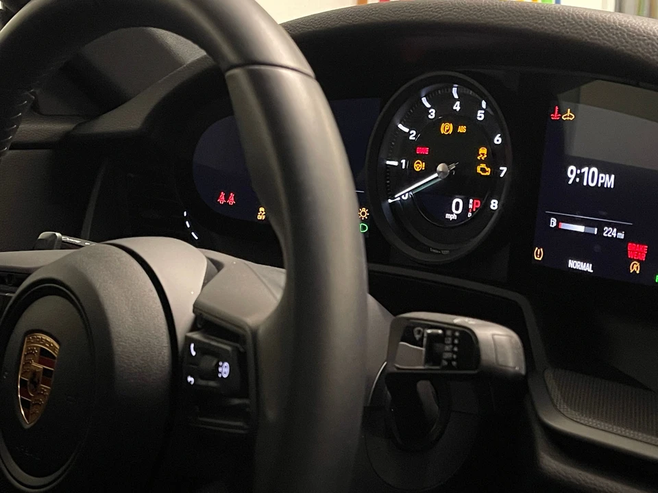 2023 Porsche 992 Carrera - Image 12 of 21