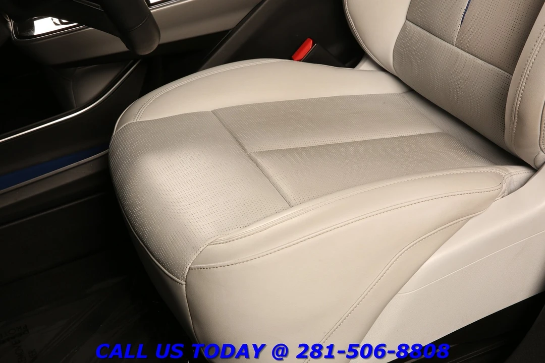 2023 Cadillac Lyriq - Image 13 of 24