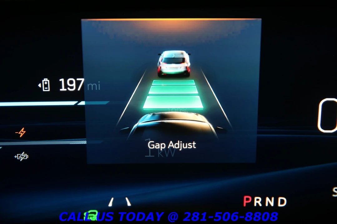 2023 Cadillac Lyriq - Image 16 of 24