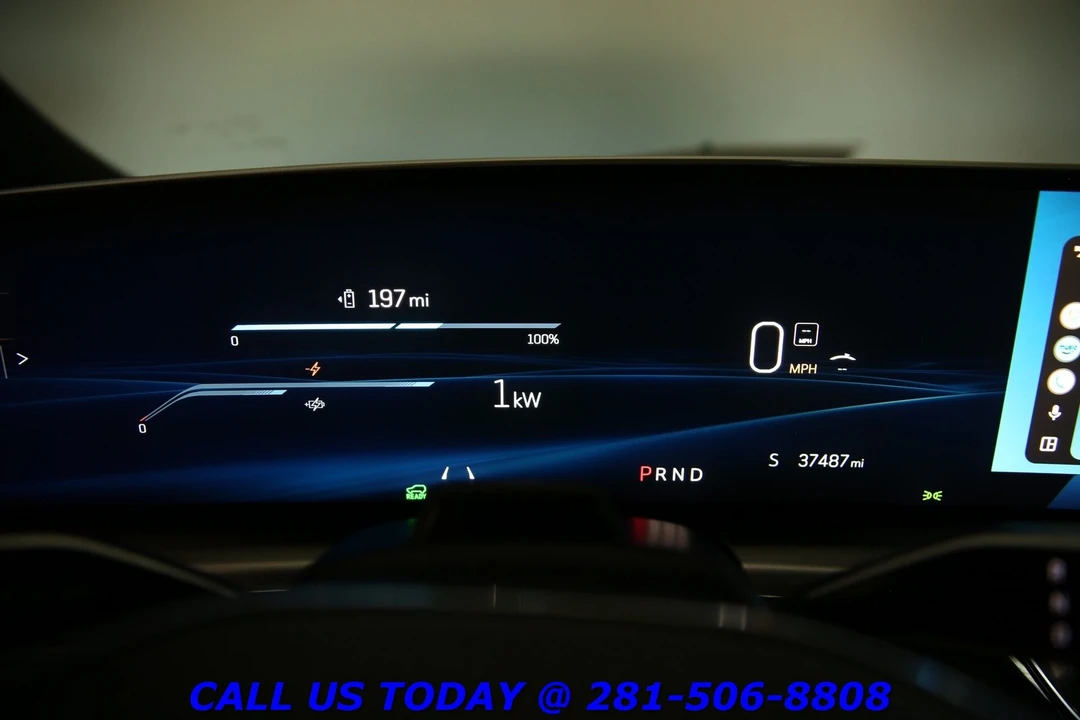 2023 Cadillac Lyriq - Image 15 of 24