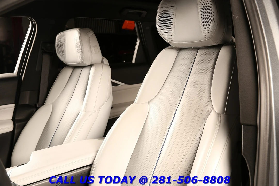 2023 Cadillac Lyriq - Image 12 of 24