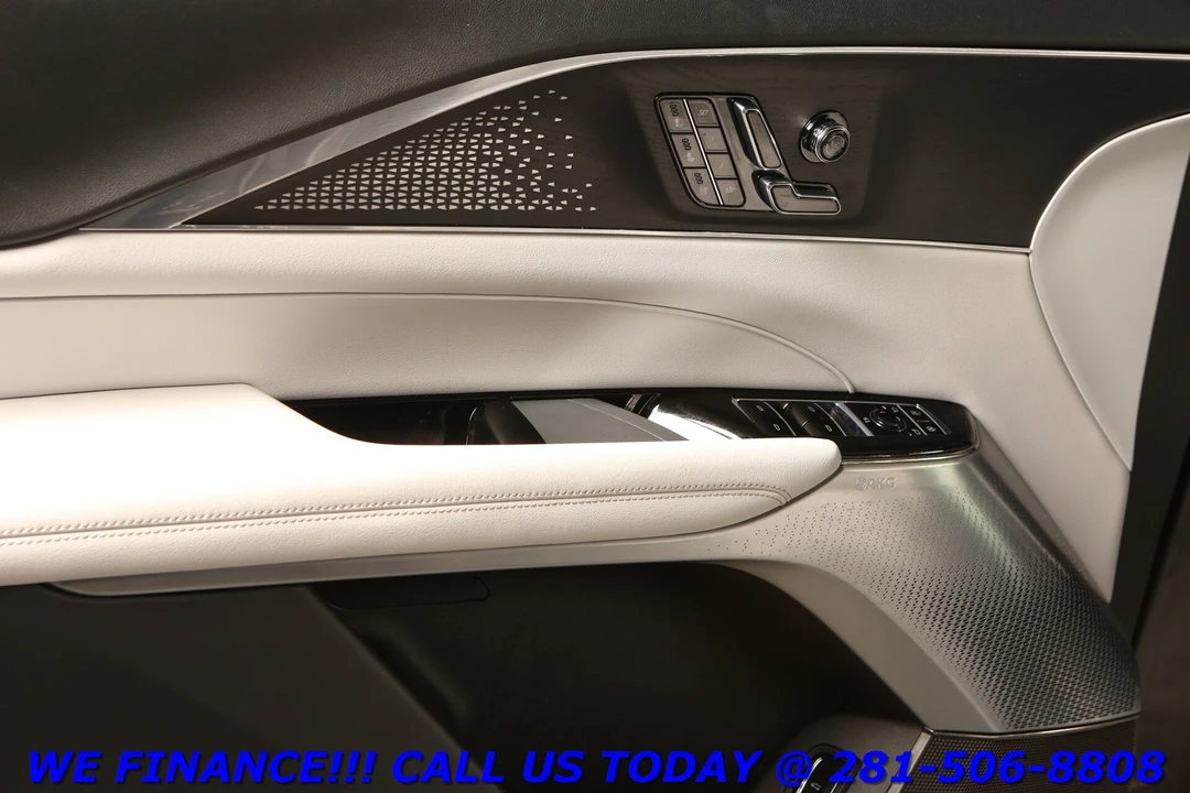 2023 Cadillac Lyriq - Image 9 of 21