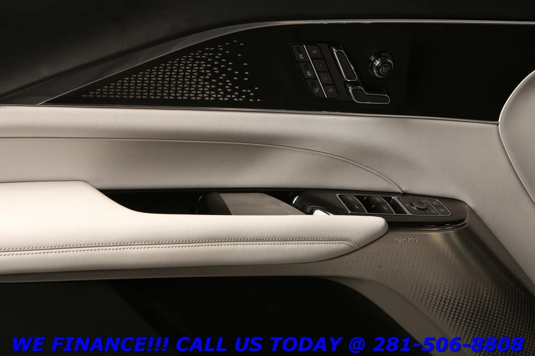 2023 Cadillac Lyriq - Image 9 of 21