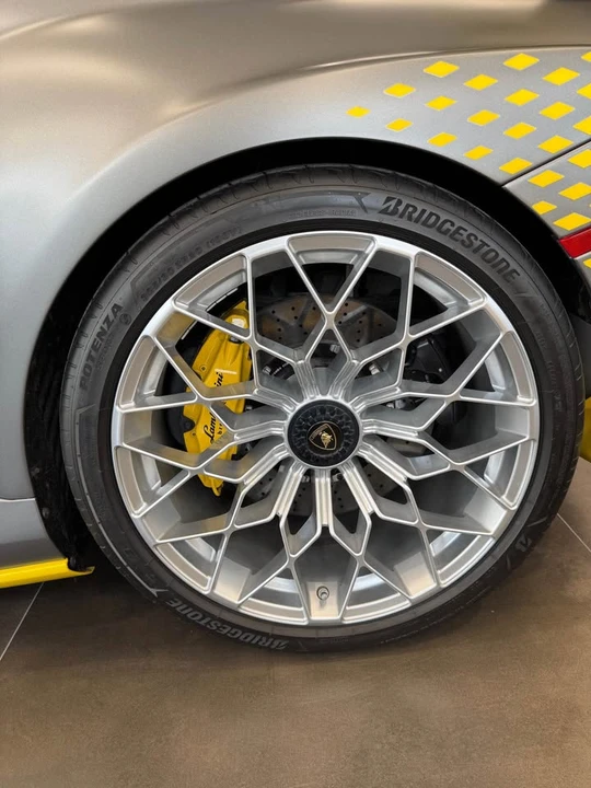 2023 Lamborghini Huracan - Image 18 of 19