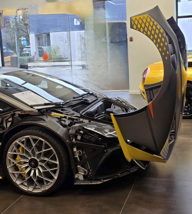2023 Lamborghini Huracan - Image 16 of 19