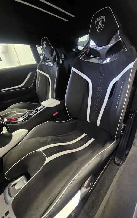 2023 Lamborghini Huracan - Image 12 of 18