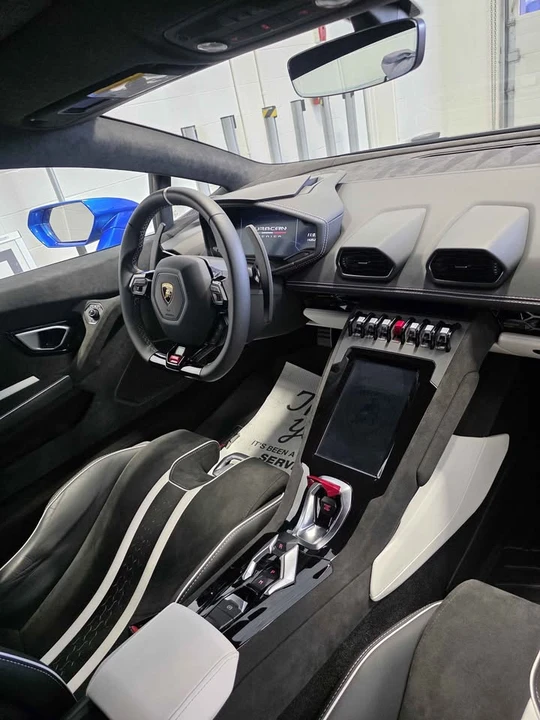 2023 Lamborghini Huracan - Image 6 of 18