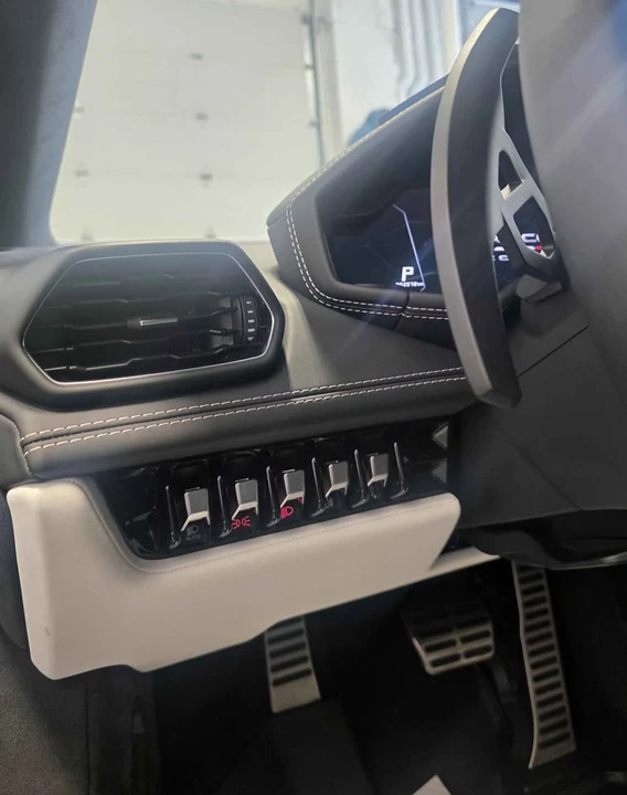 2023 Lamborghini Huracan - Image 8 of 18