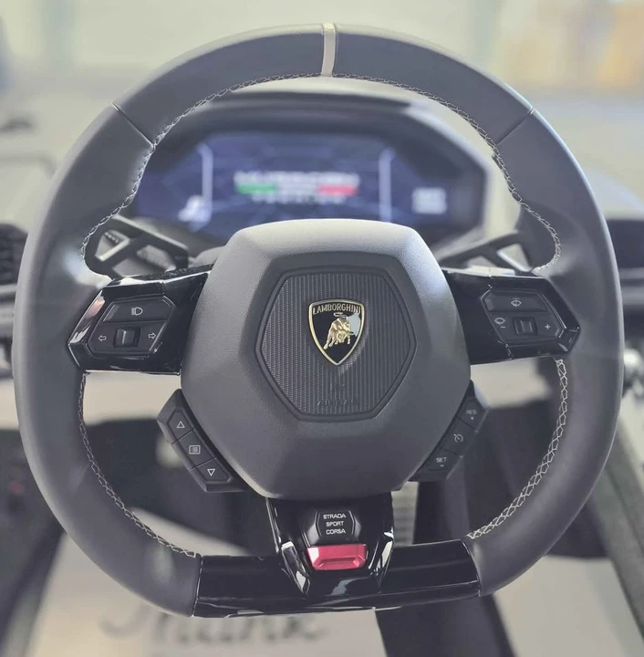 2023 Lamborghini Huracan - Image 9 of 18