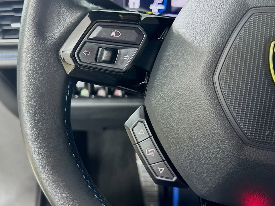 2023 Lamborghini Huracan - Image 18 of 31