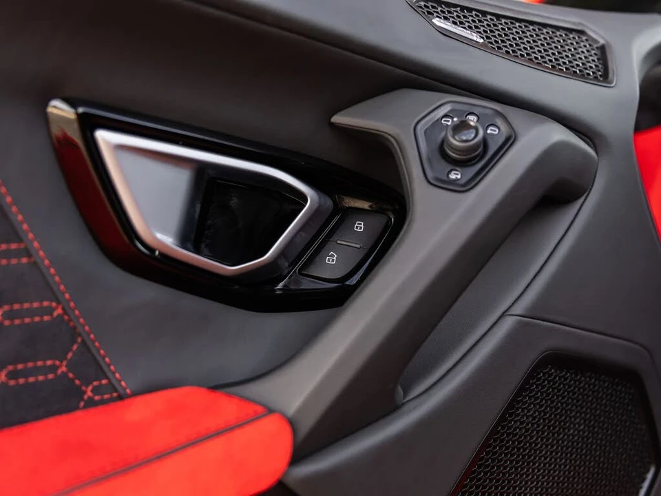 2023 Lamborghini Huracan - Image 25 of 31
