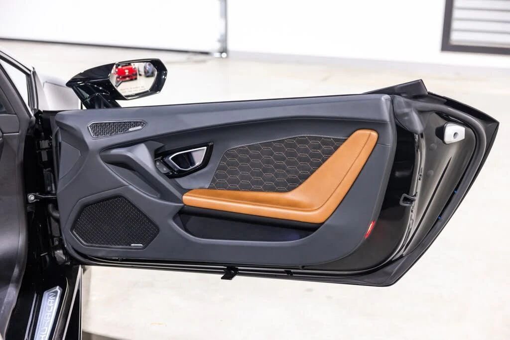 2023 Lamborghini Huracan - Image 28 of 31