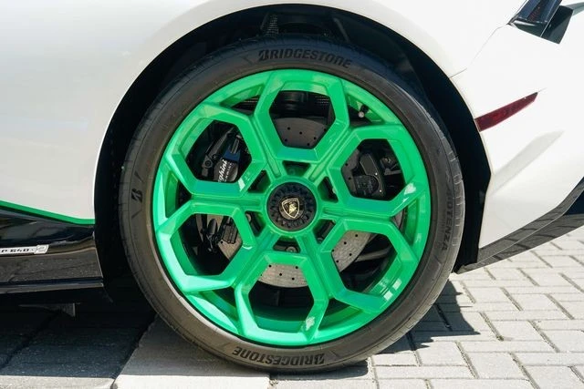 2023 Lamborghini Huracan LP640-4 EVO - Image 16 of 31