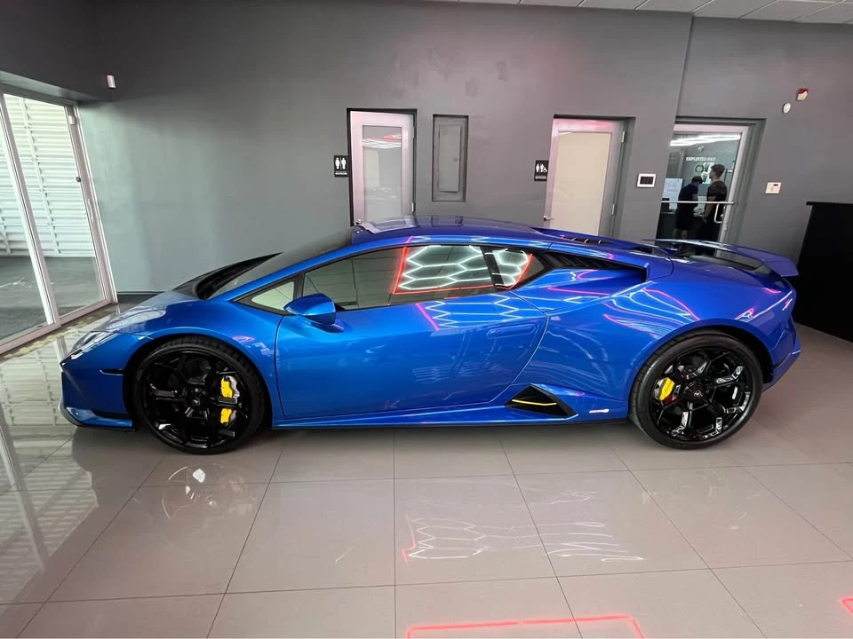 2023 Lamborghini - Image 4 of 4