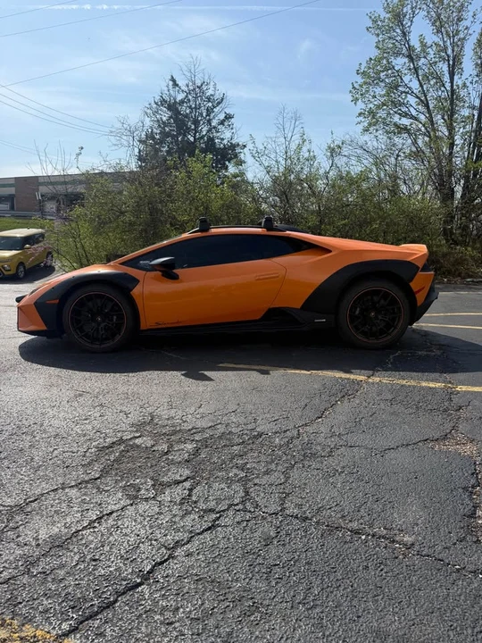 2023 Lamborghini Huracan Sterrato - Image 8 of 15