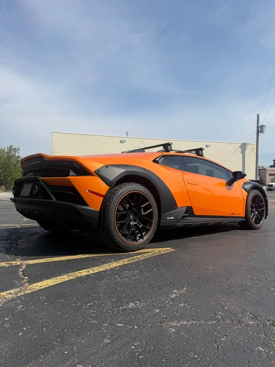 2023 Lamborghini Huracan Sterrato - Image 5 of 15