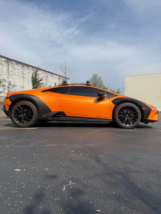 2023 Lamborghini Huracan Sterrato - Image 4 of 15