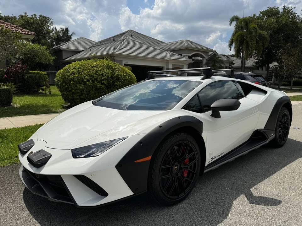 2023 Lamborghini Huracan Sterrato - Image 2 of 31