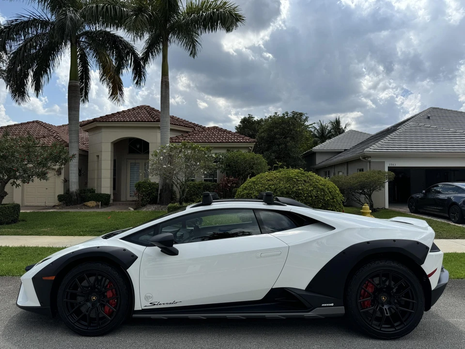2023 Lamborghini Huracan Sterrato - Image 3 of 31