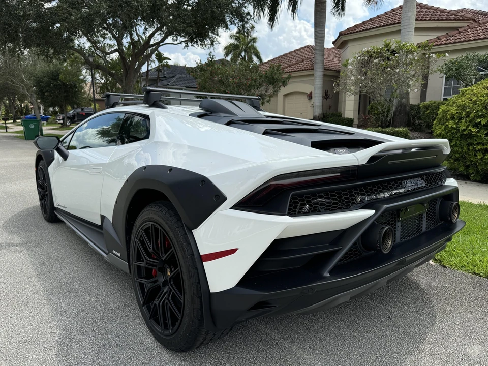 2023 Lamborghini Huracan Sterrato - Image 4 of 31