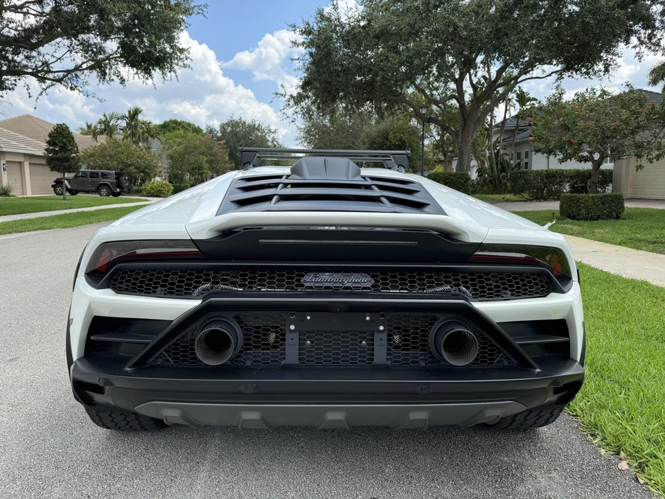 2023 Lamborghini Huracan Sterrato - Image 5 of 31