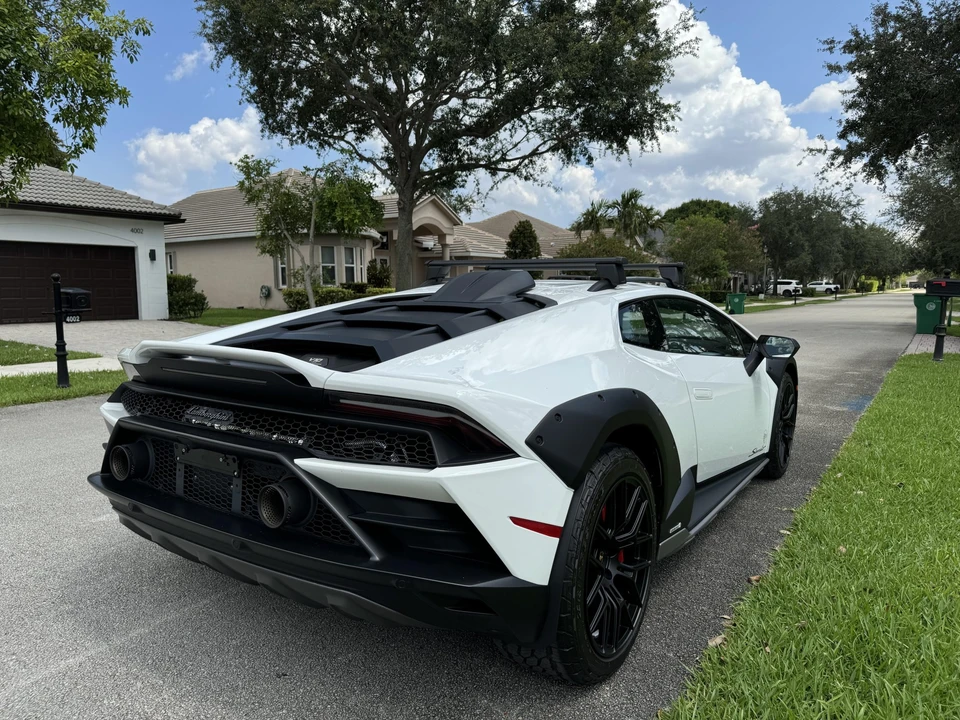 2023 Lamborghini Huracan Sterrato - Image 6 of 31