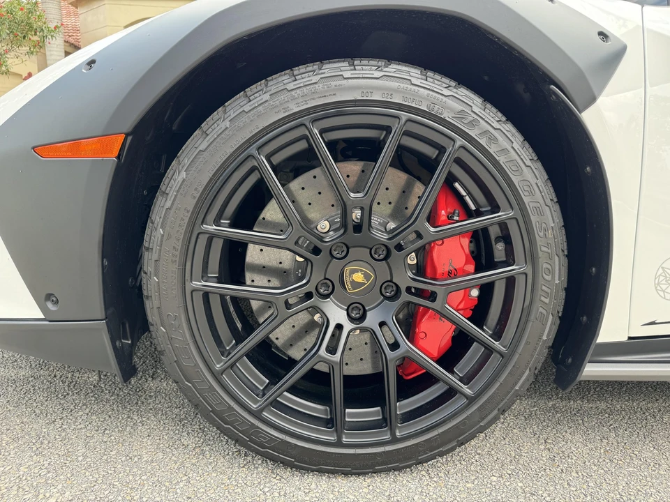 2023 Lamborghini Huracan Sterrato - Image 29 of 31