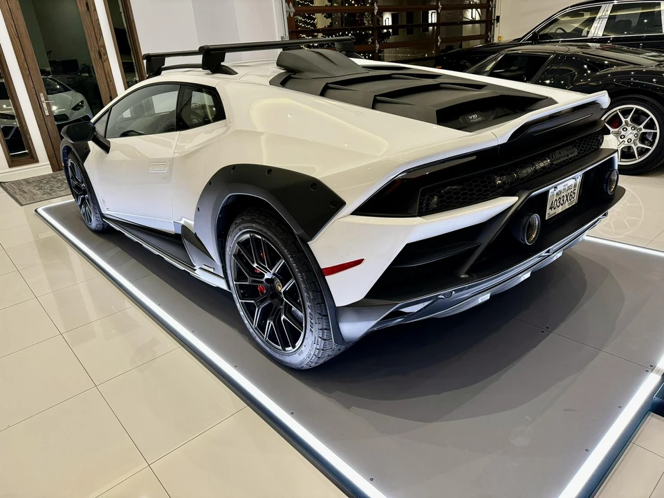 2023 Lamborghini Huracan Sterrato - Image 18 of 31