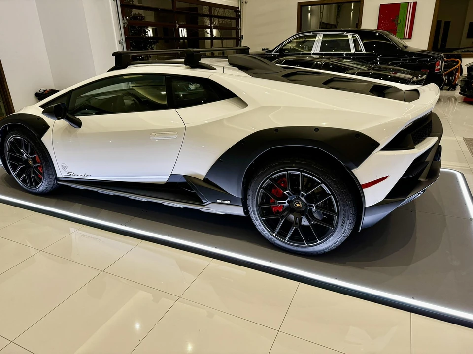 2023 Lamborghini Huracan Sterrato - Image 17 of 31