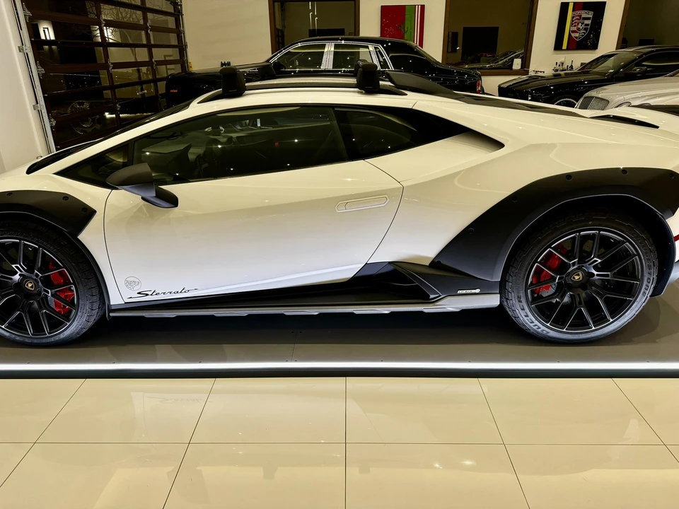 2023 Lamborghini Huracan Sterrato - Image 16 of 31